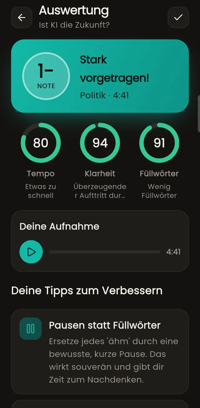 Orately-App: Auswertung eines geübten Vortrags mit Note und Werten für Tempo, Klarheit und Füllwörter